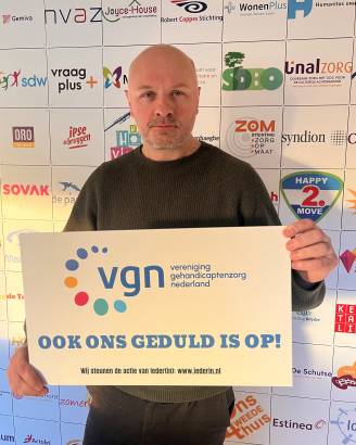 Boris van der Ham met bord 'Ook ons geduld is op!'