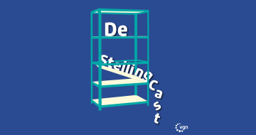 Logo De StellingCast: een getekende stellingkast met de letters De StellingCast erin